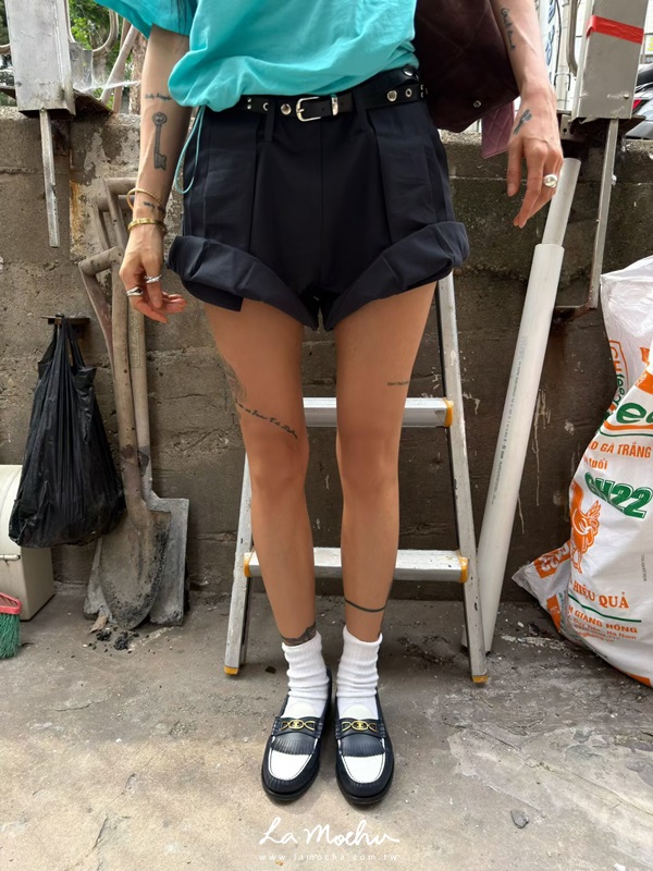 反摺扣帶花苞短褲